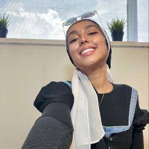 Meet your Posher, Aya